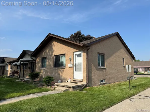 8401 Eighteen Mile Rd #112, Sterling Heights, MI 48313