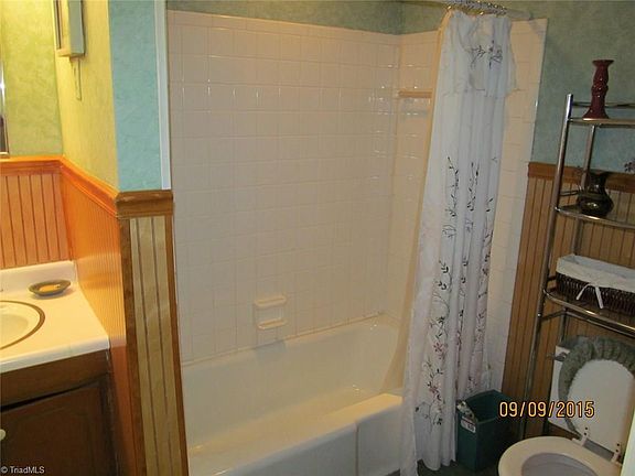 5th image of 627 Knollwood Dr