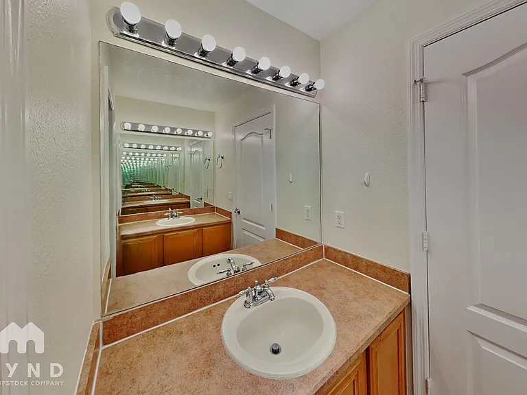 9333 Mandrake Ct — Photo 19