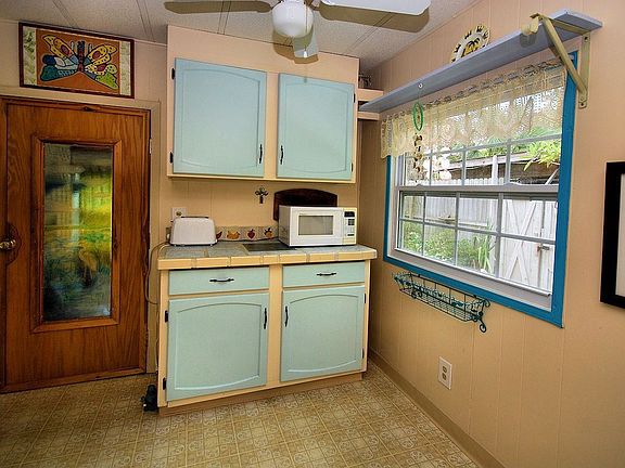 2nd image of 616 Coral Cir