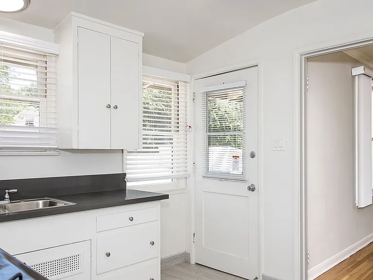 652 Orange Grove Ave — Photo 10
