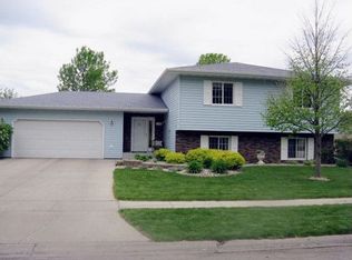 2318 15th Ave SE, Aberdeen, SD 57401