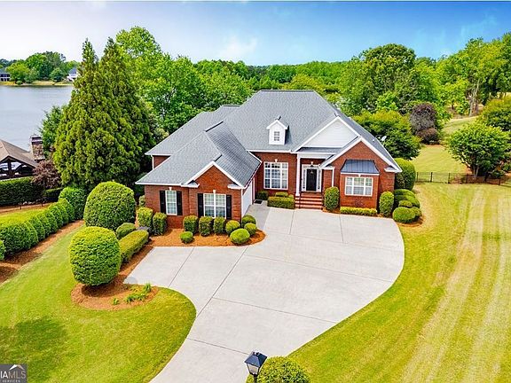 2nd image of 210 Turnberry Cir