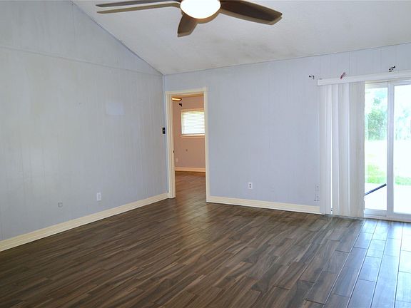 4th image of 1333 Runneburg Rd