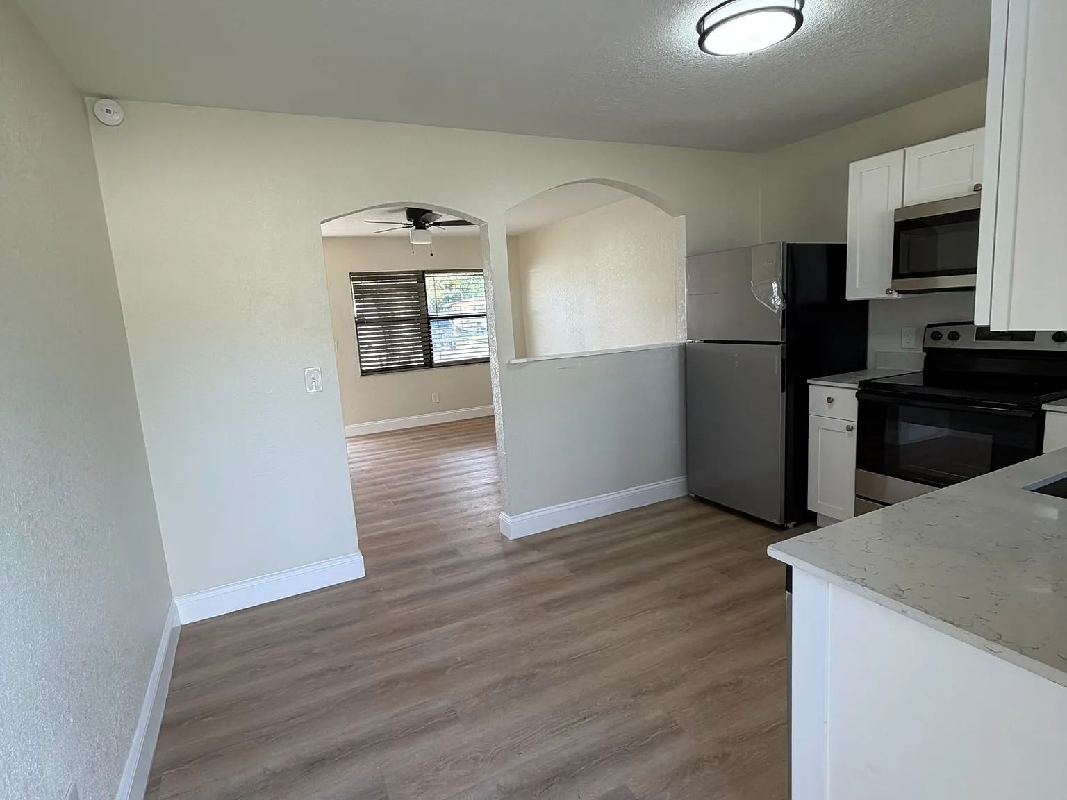 3 bed, 900 sqft, $2,000 — Photo 4
