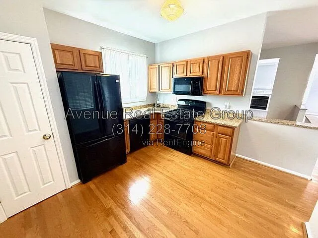5776 Kingsbury Pl — Photo 2