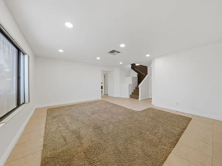 348 Faulkner Ct — Photo 6