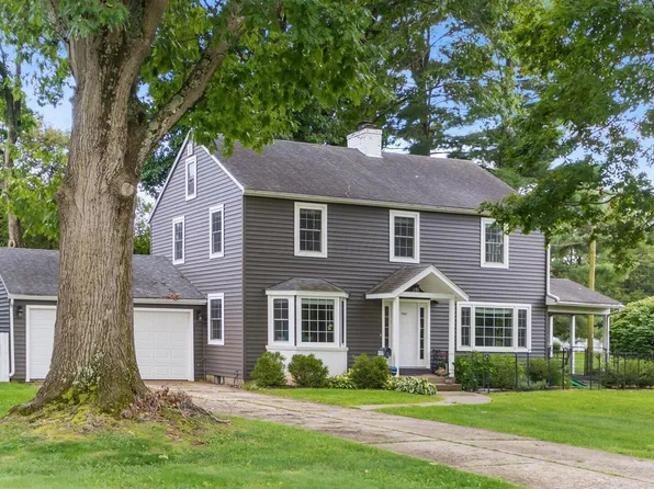 1131 Parkview Rd, Newark, OH 43055