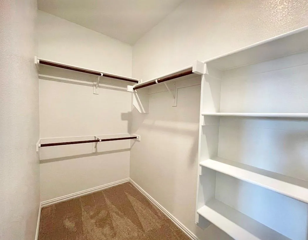 4 bed, 1838 sqft, $2,400 — Photo 4