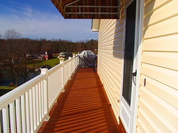 3rd image of 118 Pebble Brook Ln