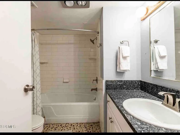 1415 Lowell Ave #B124 — Photo 6