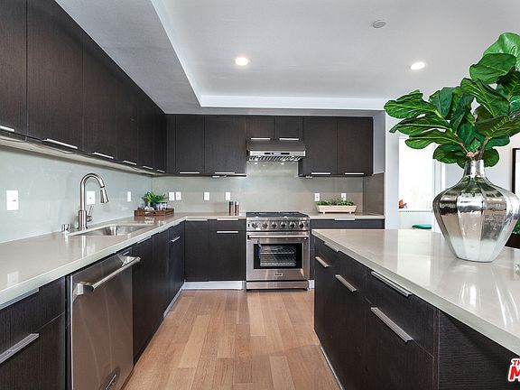 4th image of 2939 Leeward Ave #502