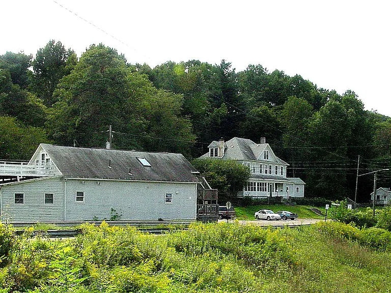 100 Robbins Rd #B — Photo 13