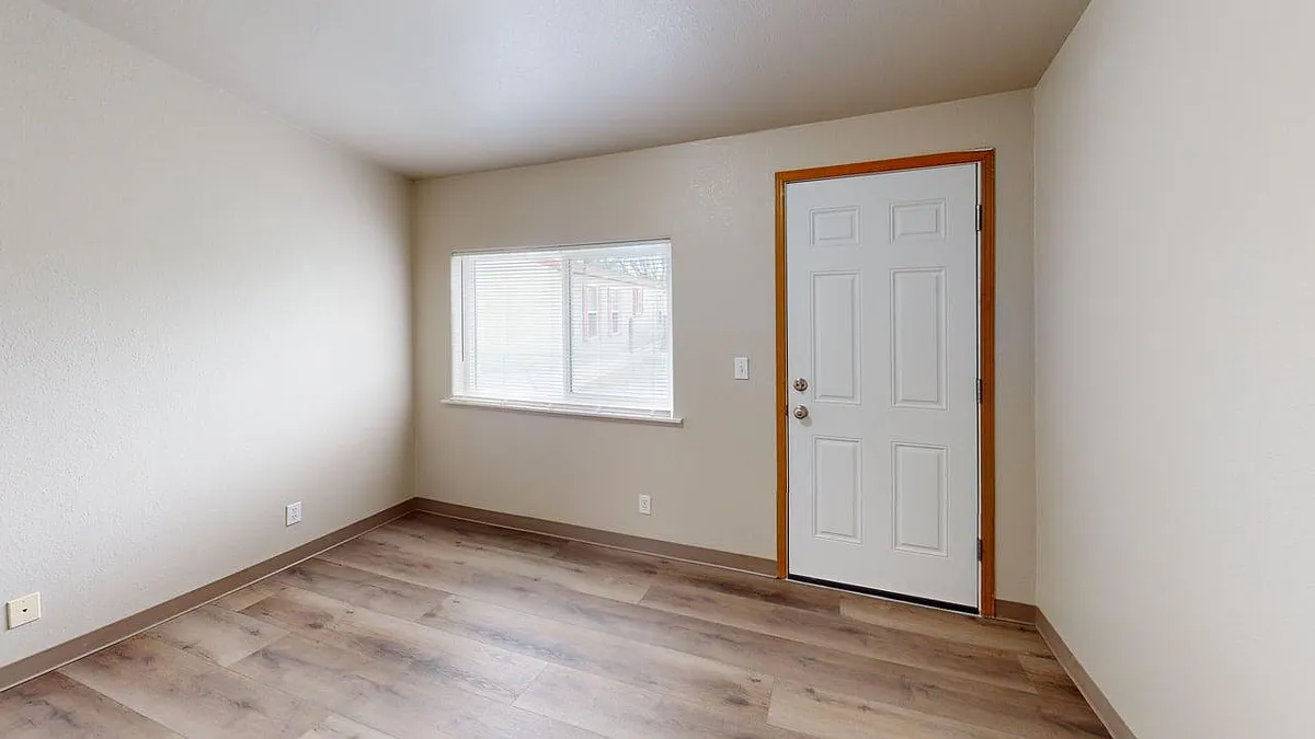 Building Photo - 1332 SW Sage Dr #B