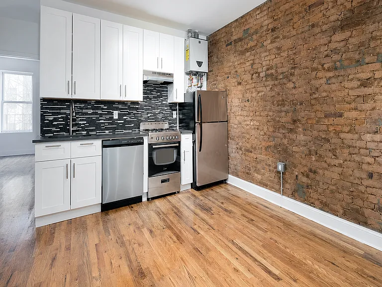 907 Jefferson Ave #3 — Photo 1