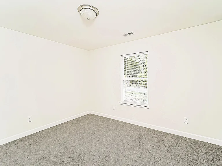 642 E Ketchie St — Photo 11