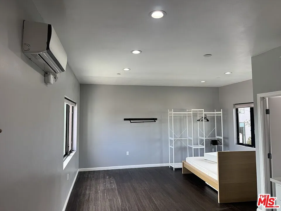 Studio, 450 sqft, $1,790 — Photo 2