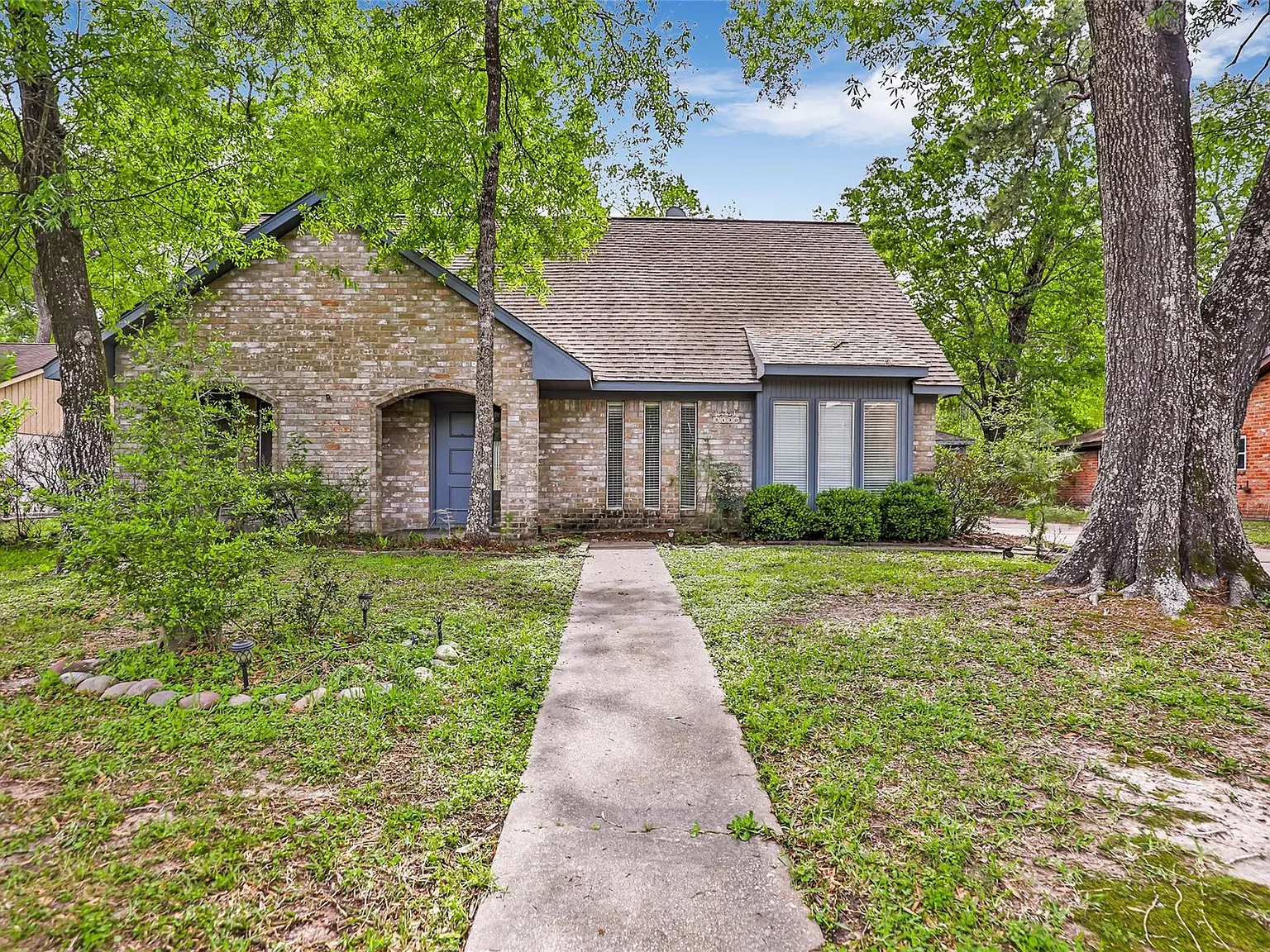 4 bed, 2.0 bath, 2334 sqft, $2,150 — Photo 3