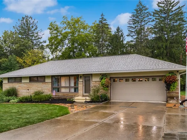 2403 Center Dr, Zanesville, OH 43701