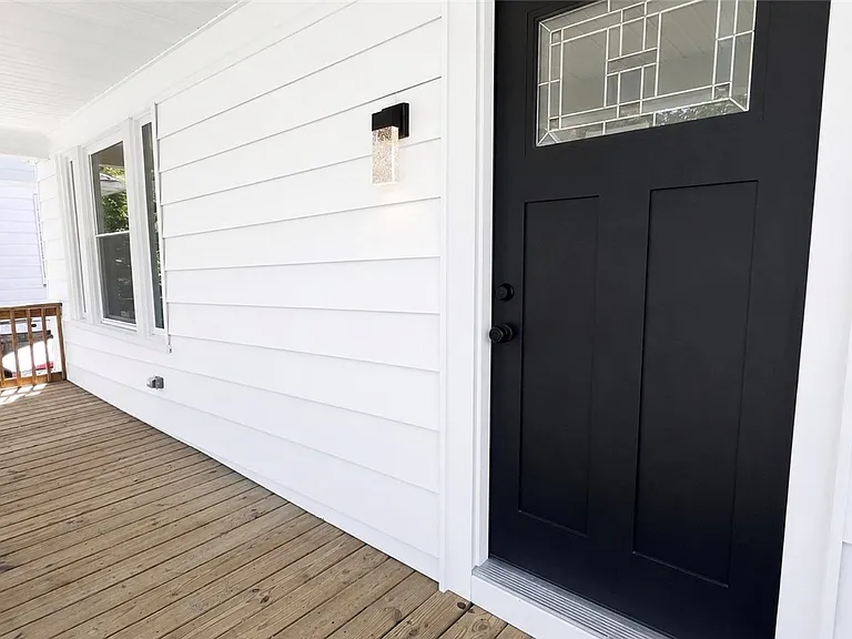 79 Evangeline St — Photo 2