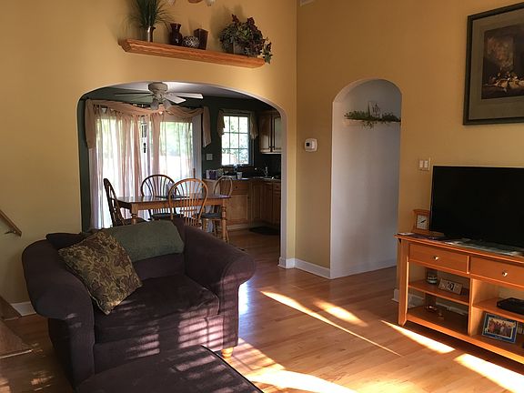 4th image of 14532 Ash St