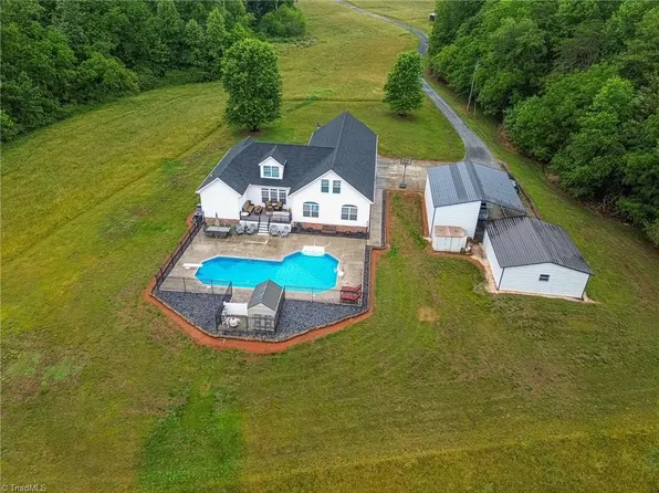 3127 Yorkshire Ln, Boonville, NC 27011