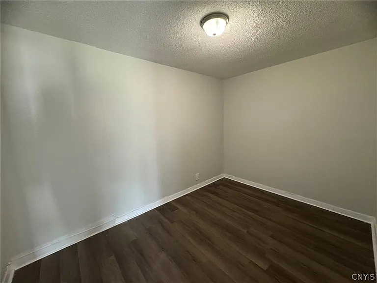 604 Court St — Photo 18
