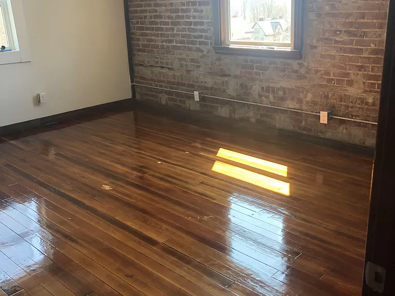2415 Maplewood Ave — Photo 3