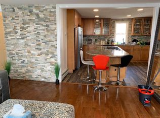 146 Arnold St #1R, Woonsocket, RI 02895