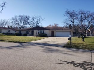 4715 S 39th St, Greenfield, WI 53221
