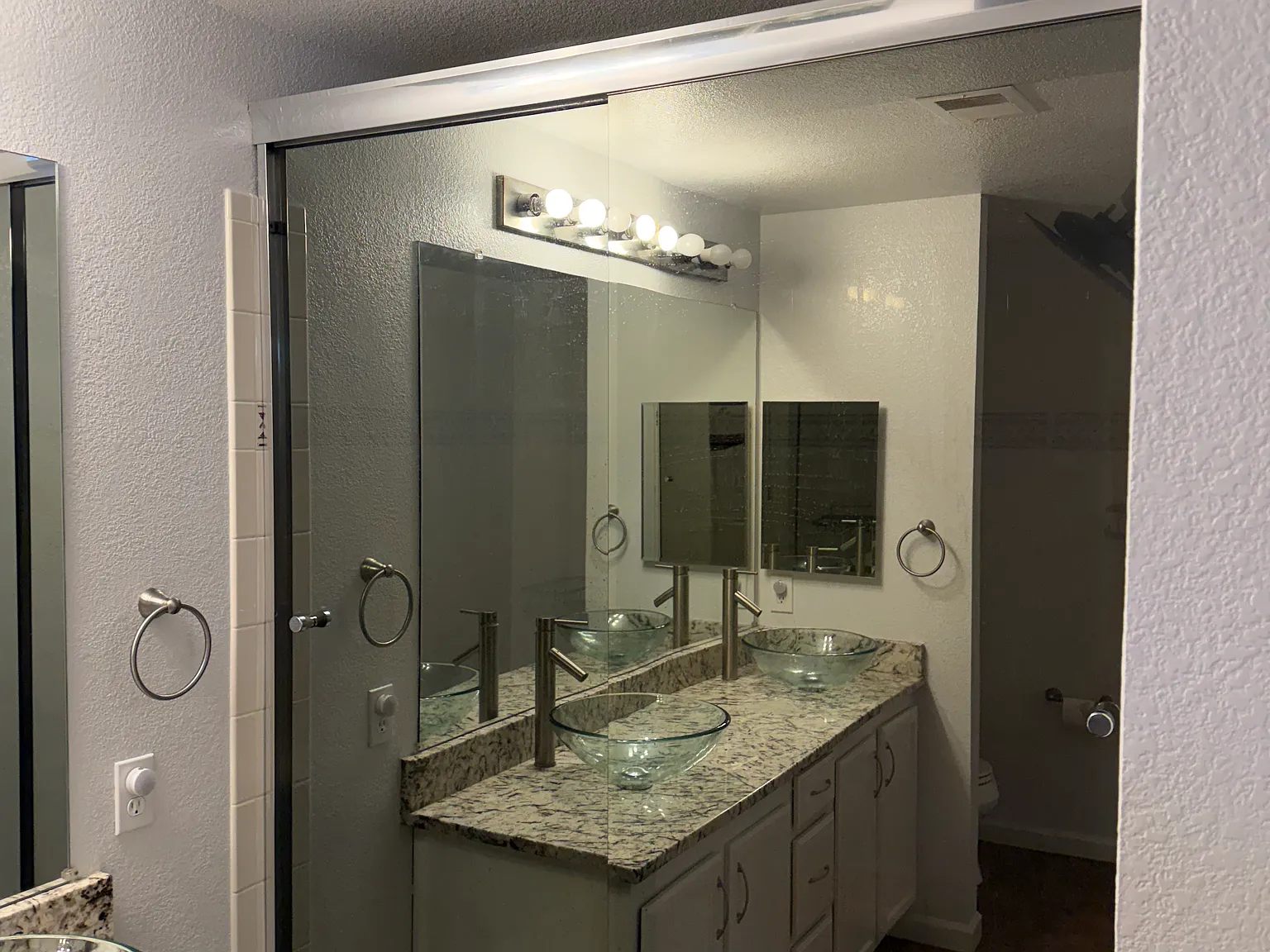 2 bed, 1000 sqft, $1,895 — Photo 3