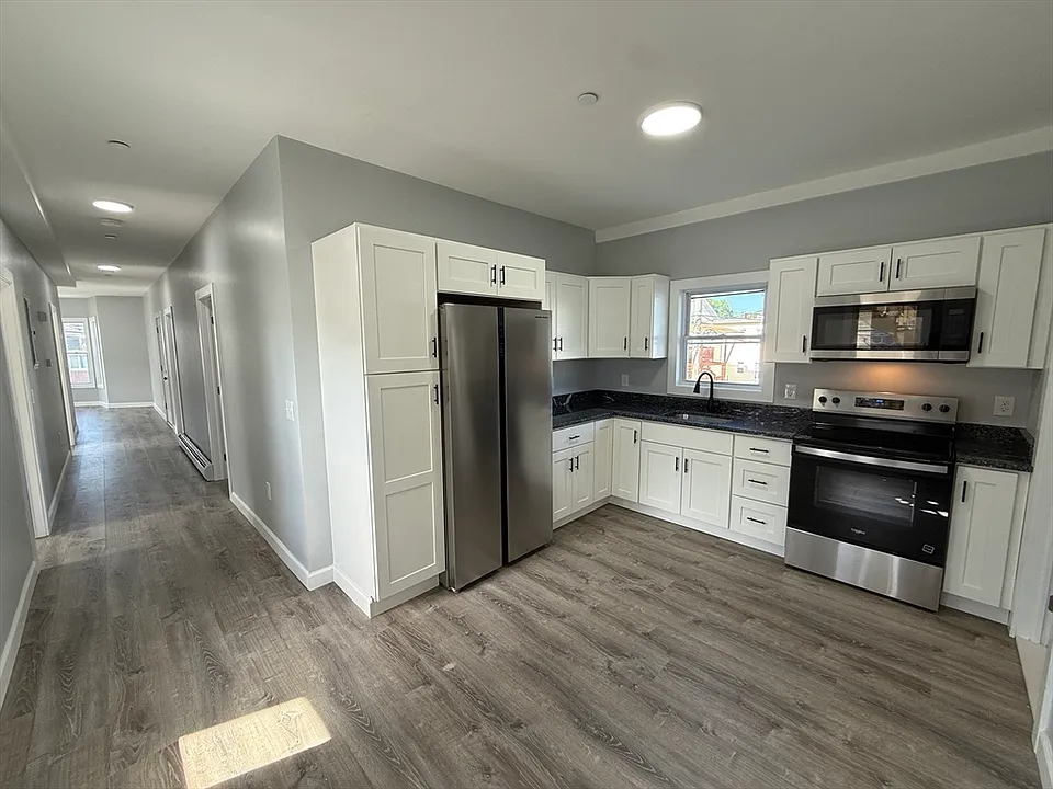 126 Cross St #2