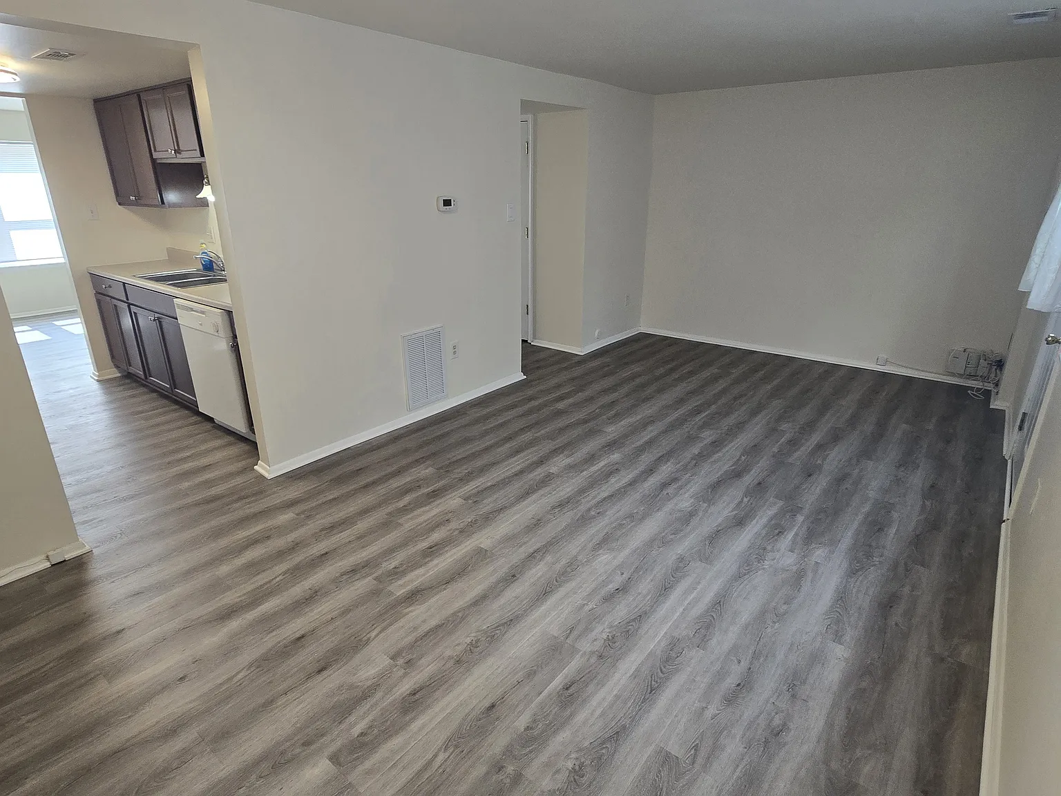 3 bed, 1.5 bath, 1216 sqft, $1,900 — Photo 4