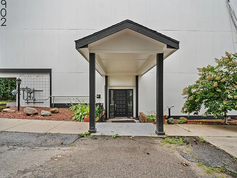 4902 University Ave #325 — Photo 2