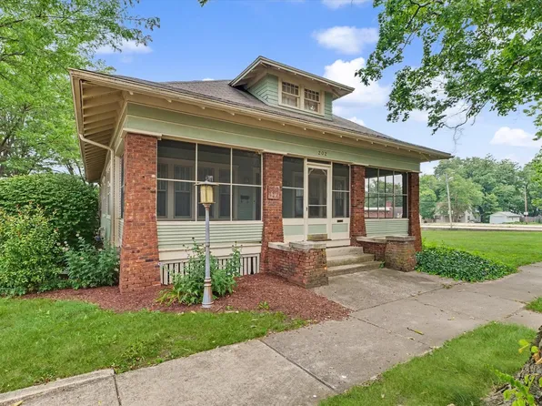 202 E Washington St, Monticello, IL 61856