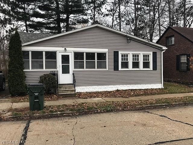 1st image of 162 E 316th St