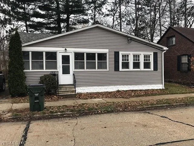 162 E 316th St photo 1