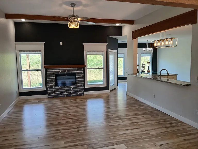 1325 Summerfield Dr — Photo 3