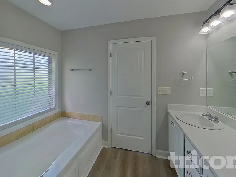 213 Dellwood Dr — Photo 7