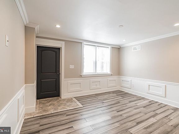 4th image of 4448 Baker St