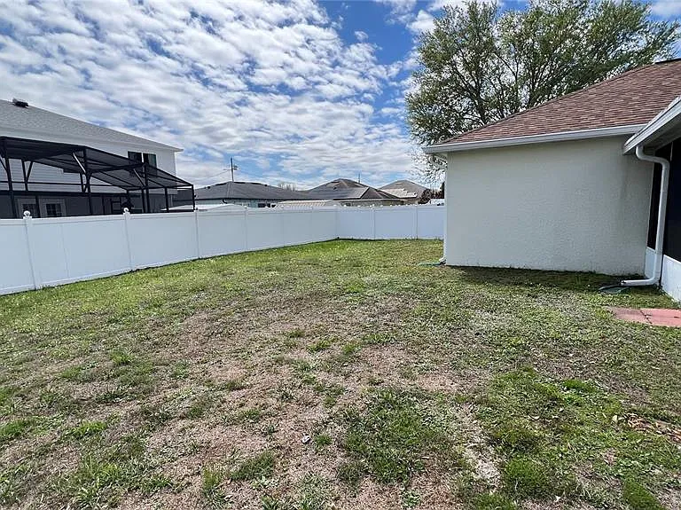 485 Martigues Dr — Photo 35
