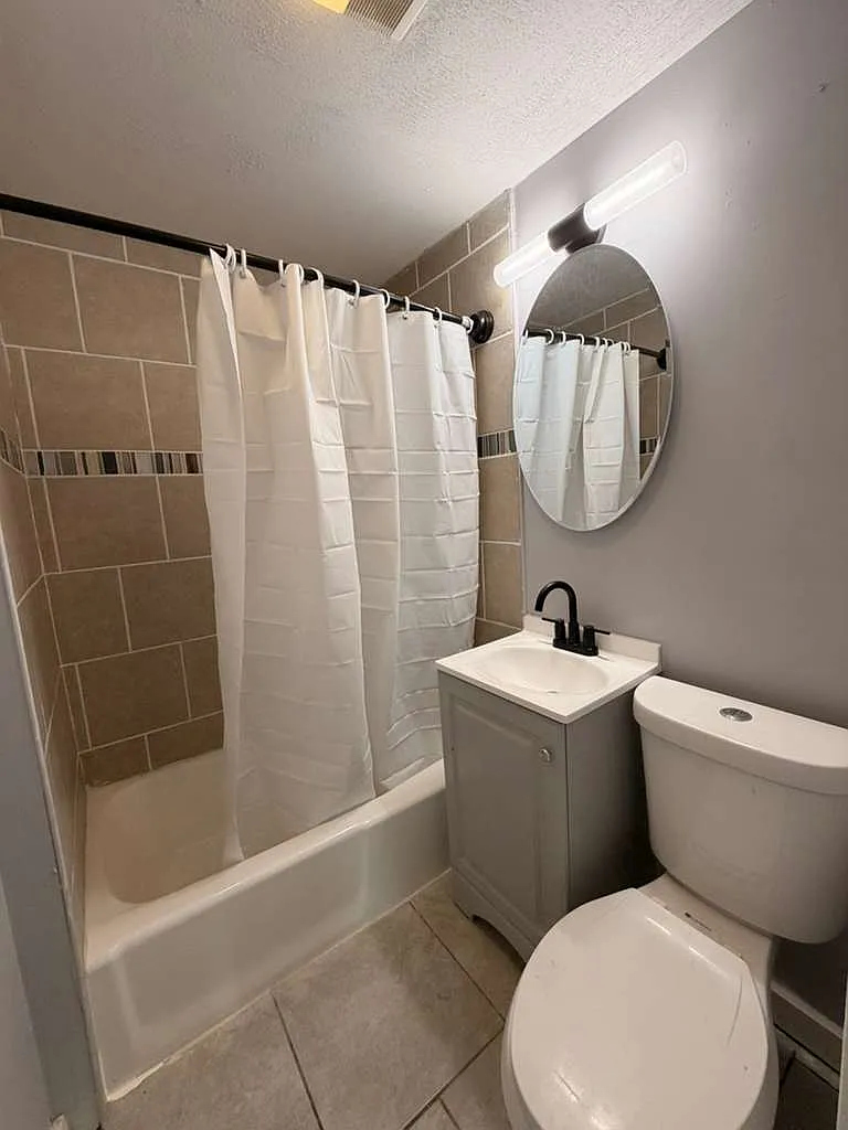 3 bed, $1,800 — Photo 4