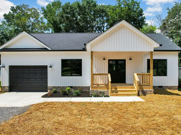 190 Woodmont Dr, Powells Crossroads, TN 37397