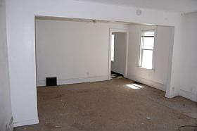 3rd image of 1164 Western Ave N