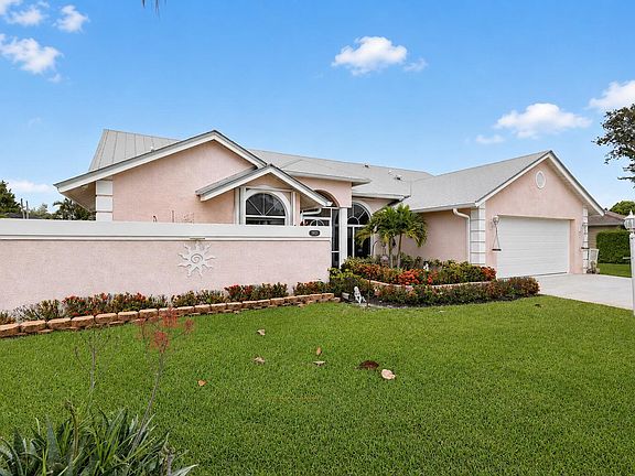 3rd image of 1921 NE Acapulco Drive