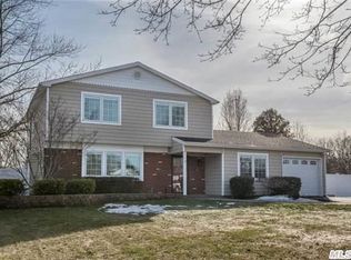 44 Strathmore Village Dr, South Setauket, NY 11720
