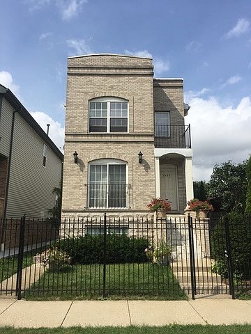 1st image of 2904 N Lowell Ave