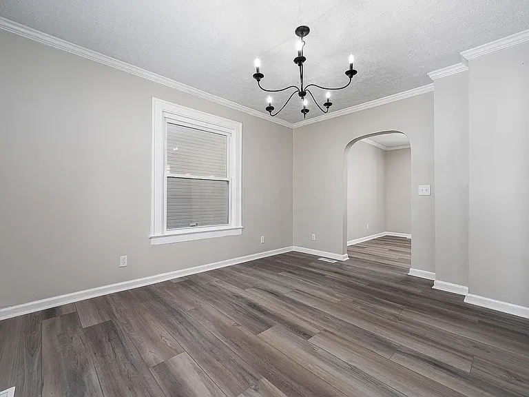 1132 Peters Ave — Photo 9