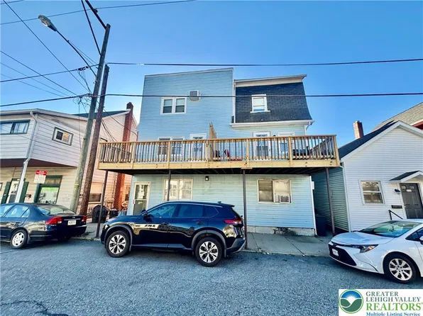 210 W Main St APT 3, Pen Argyl, PA 18072