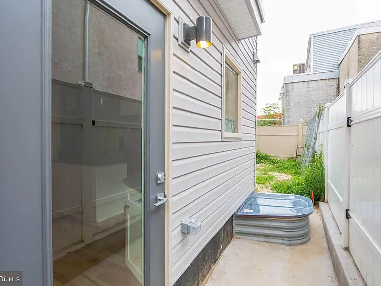 806 N Burns St #1 — Photo 18